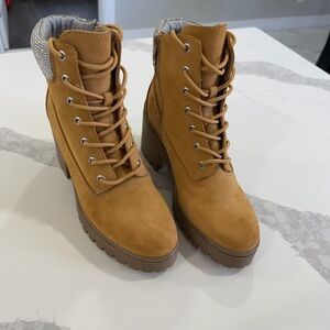 Wild Pair Bentlip Tan Rhinestone Lace-Up Combat Ankle Boots Women's US8.5